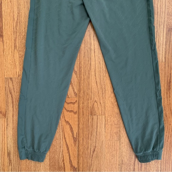 Athleta Brooklyn Textured Jogger in Mountain Olive size 0 - Picture 9 of 16